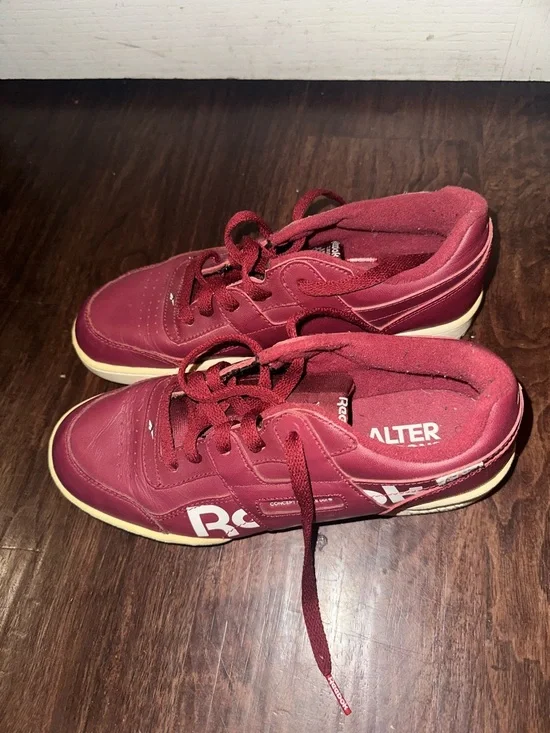 Reebok Burgundy Low-Top Sneakers with White Accents - Picture 4 of 8